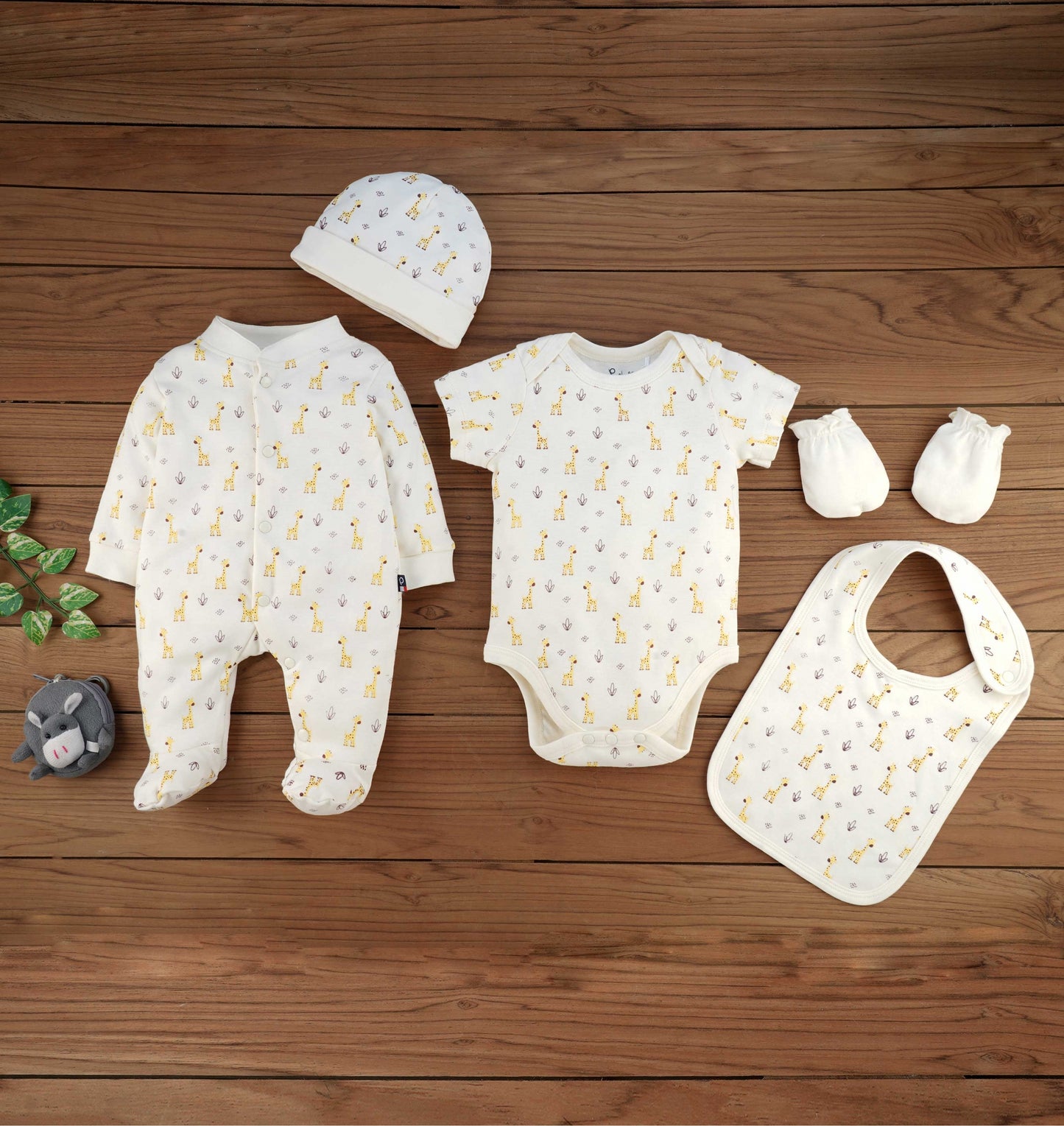 Organic cotton 5PC Set,Romper, Bodysuit, Bib, Cap, Mitten ,Unisex sizes range from NB to 6M